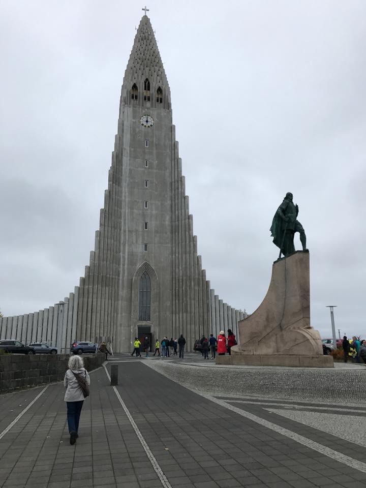HALLGRIMSKIRKJA and statue of Leif Eriksson,